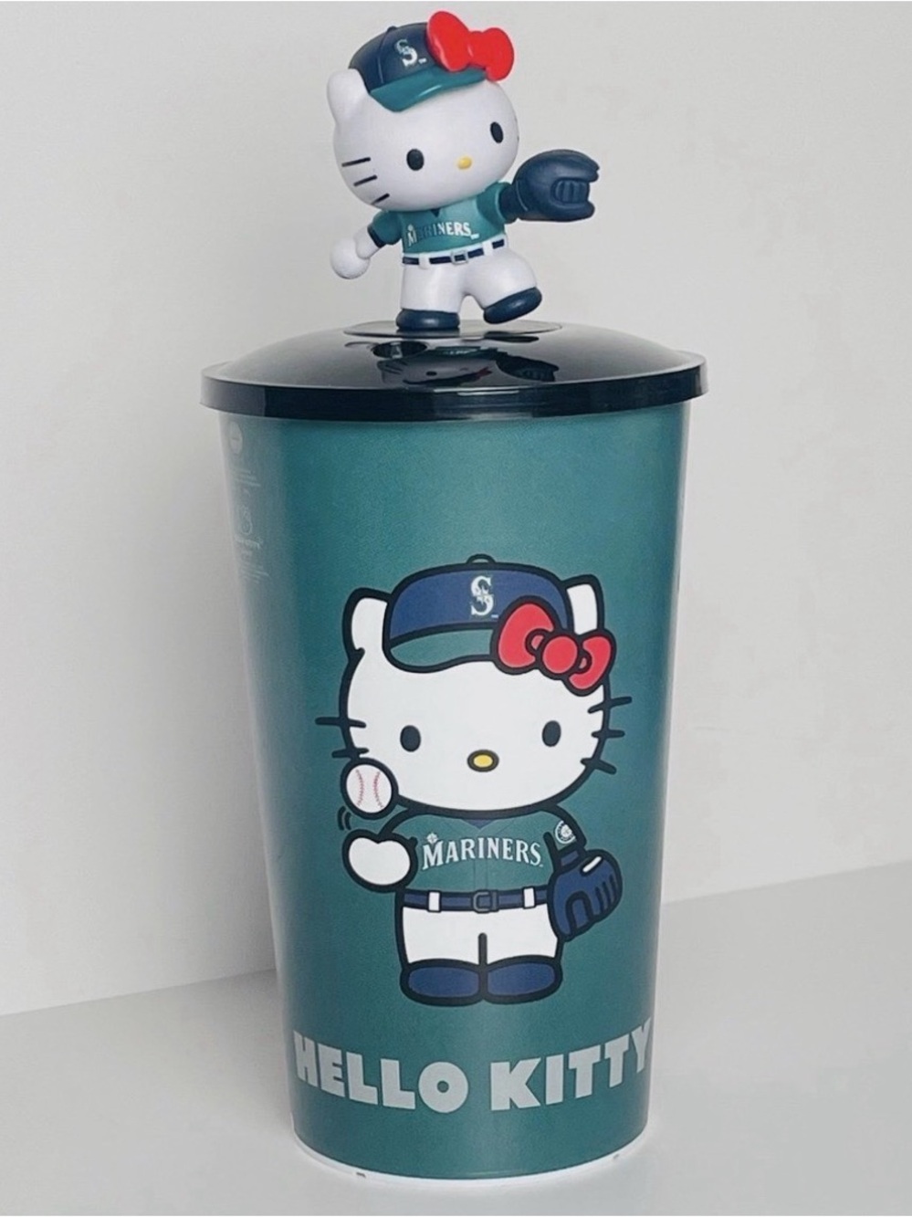 NWT Hello Kitty x Seattle Mariners Stadium Cup w Figurine